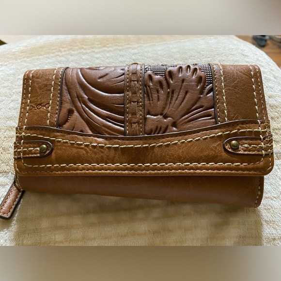 boc Handbags - B.O.C. Leather wallet. Had tag inside and is signed